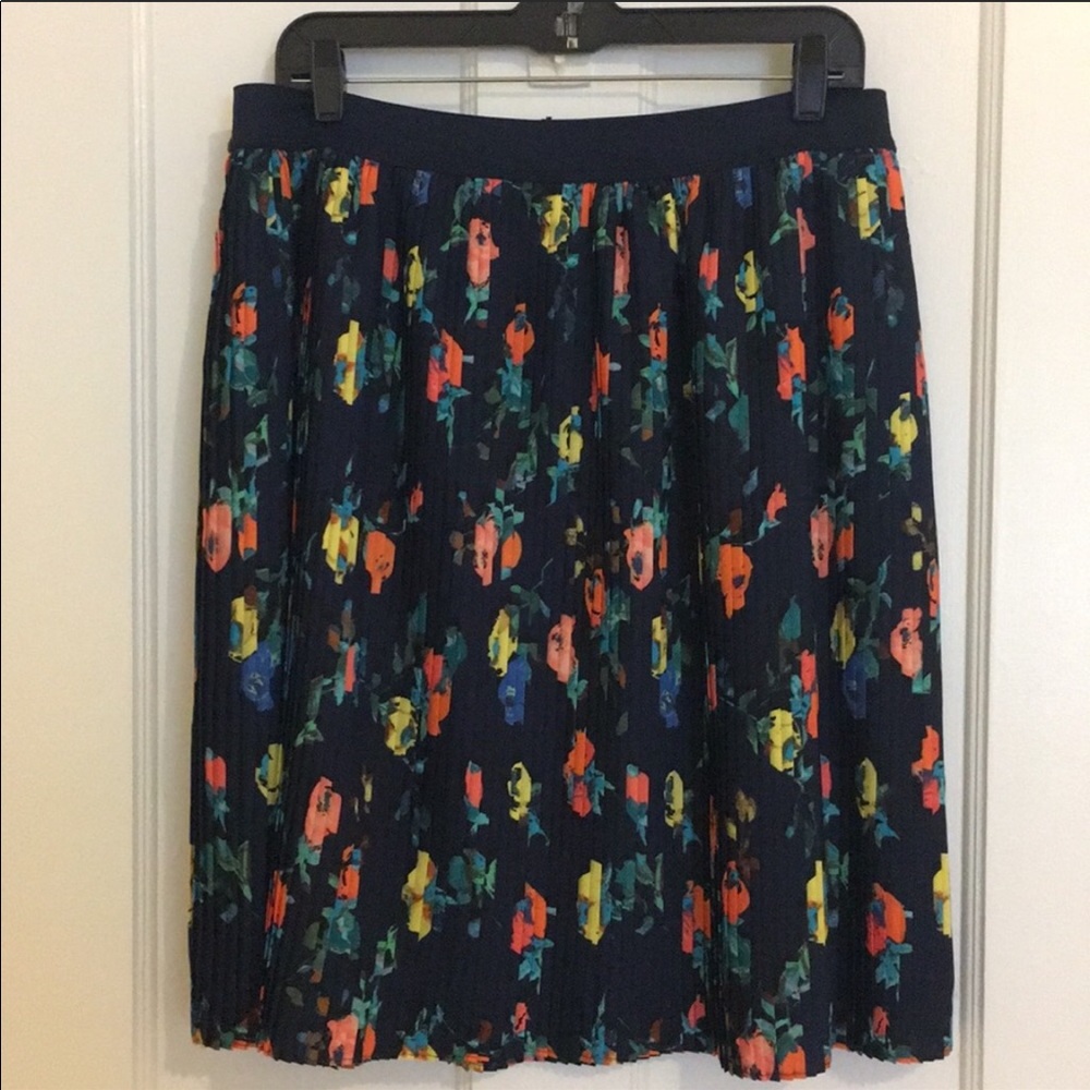 Final offer! Lined floral midi skirt
